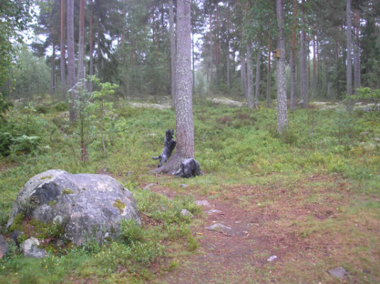 Ebba kollar så att inte Tuva har tappat godis